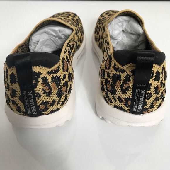 🔥Skechers Wild Safari GoWalk Classic Slip-On Shoe Size: 6W - Picture 5 of 5